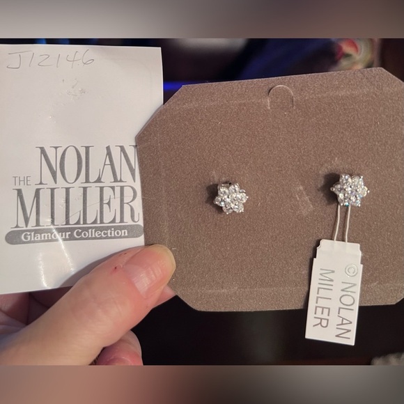 Nolan Miller Glamour Collection Silver sparkling Stud Earrings - Picture 1 of 2